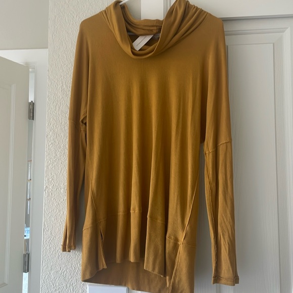 Anthropologie Sweaters - Never worn Anthropologie Sweater 💕